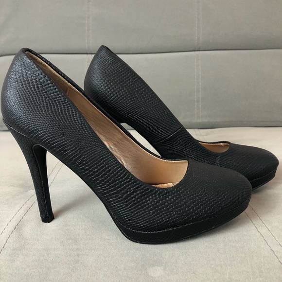 Charlotte Russe black textured platform heels - Picture 7 of 8